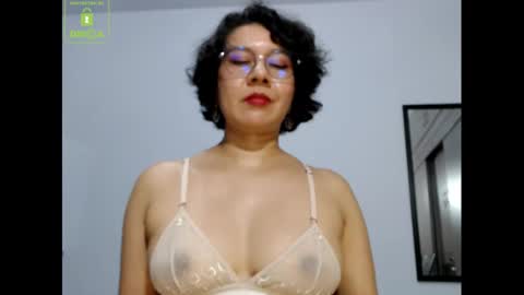 Snapshot of eva_rain01 chatting on 12-14-24, 01:39 Eva online show from 12-14-24, 01:39