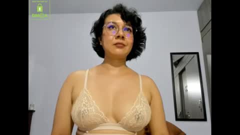 Snapshot of eva_rain01 chatting on 12-20-24, 05:18 Eva online show from 12-20-24, 05:18