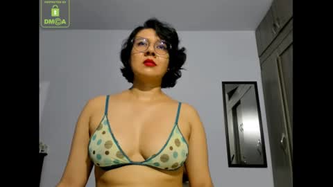 Snapshot of eva_rain01 chatting on 12-30-24, 06:27 Eva online show from 12-30-24, 06:27