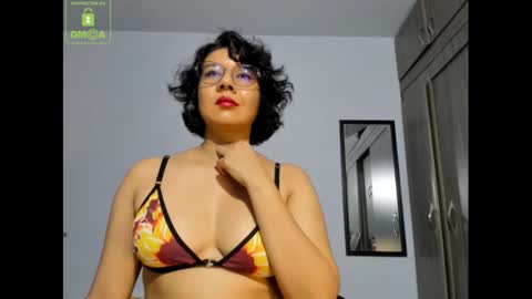 Snapshot of eva_rain01 chatting on 01-19-25, 06:53 Eva online show from 01-19-25, 06:53