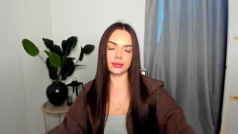 Snapshot of eva_rossee_ chatting on 02-23-26, 03:42 Eva online show from 02-23-26, 03:42