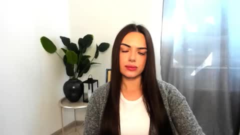 Snapshot of eva_rossee_ chatting on 03-17-26, 11:46 Eva online show from 03-17-26, 11:46