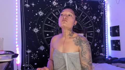 Eva  online show from 11-19-25, 08:47