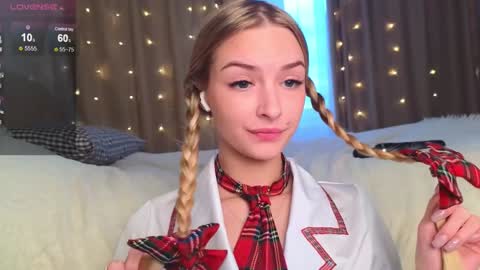 Snapshot of eva_vex chatting on 01-08-25, 01:41 Hello Im Eva online show from 01-08-25, 01:41