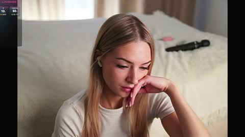 Snapshot of eva_vex chatting on 01-22-25, 08:51 Hello Im Eva online show from 01-22-25, 08:51