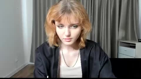 Snapshot of eva_vv chatting on 06-17-26, 06:16 Eva online show from 06-17-26, 06:16