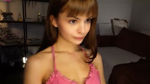 Hello my name is Eva its my first day here online show from 10-04-25, 05:05