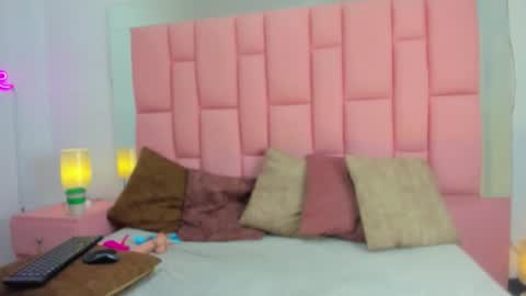 evaa_white online show from 12-01-25, 12:21