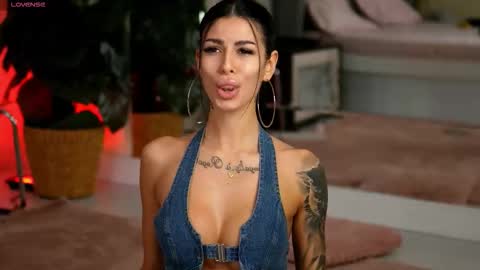 Snapshot of evaamanti chatting on 11-15-25, 07:16 Eva online show from 11-15-25, 07:16