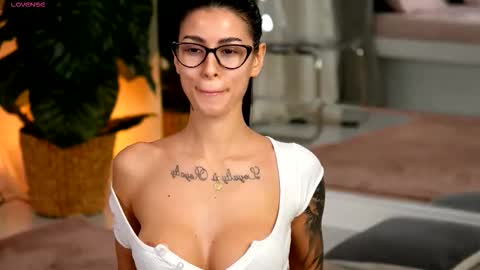 Snapshot of evaamanti chatting on 12-03-25, 05:15 Eva online show from 12-03-25, 05:15