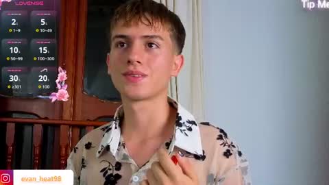 Snapshot of evaan_hot chatting on 06-12-26, 01:48 EVAN online show from 06-12-26, 01:48
