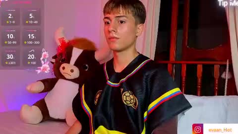 Snapshot of evaan_hot chatting on 06-24-26, 03:05 EVAN online show from 06-24-26, 03:05
