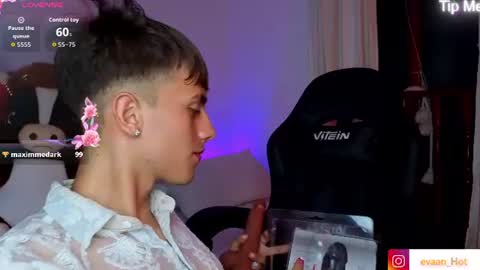 Snapshot of evaan_hot chatting on 07-10-26, 03:44 EVAN online show from 07-10-26, 03:44