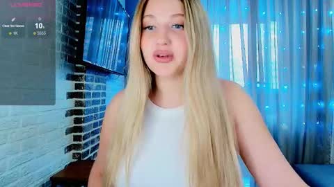 Eva  online show from 10-19-25, 09:43