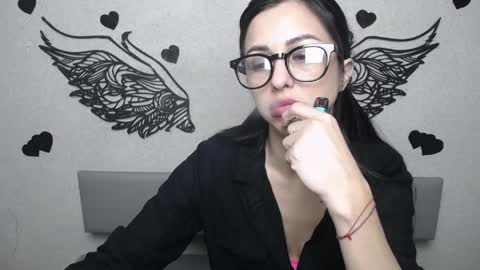Snapshot of evaclarkk chatting on 05-28-26, 07:05 EvaClarkk online show from 05-28-26, 07:05