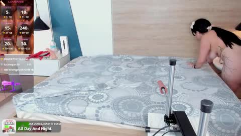 Snapshot of evadnestein chatting on 02-23-25, 04:50 Evadne online show from 02-23-25, 04:50