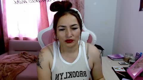 Snapshot of evagrays chatting on 02-19-25, 07:05 Eva online show from 02-19-25, 07:05