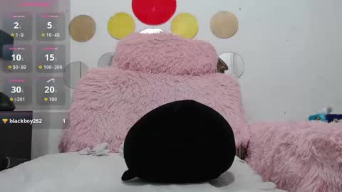 Snapshot of evahootxx chatting on 02-04-26, 05:08 EVA online show from 02-04-26, 05:08