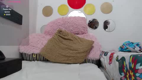 Snapshot of evahootxx chatting on 02-08-26, 05:49 EVA online show from 02-08-26, 05:49