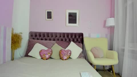 Eva online show from 10-24-25, 02:52