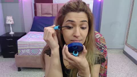 Snapshot of evaloviaa_ chatting on 12-27-24, 02:43 Eva online show from 12-27-24, 02:43