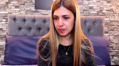 Snapshot of evaloviaa_ chatting on 01-20-25, 02:25 Eva online show from 01-20-25, 02:25