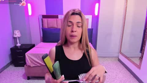 Snapshot of evaloviaa_ chatting on 01-29-25, 01:28 Eva online show from 01-29-25, 01:28