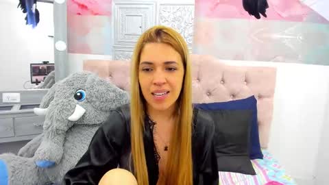 Snapshot of evaloviaa_ chatting on 02-26-25, 04:35 Eva online show from 02-26-25, 04:35