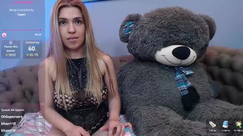 Snapshot of evaloviaa_ chatting on 02-28-25, 05:37 Eva online show from 02-28-25, 05:37