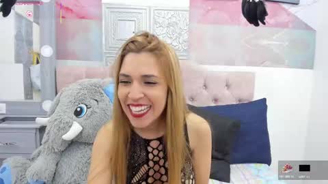 Snapshot of evaloviaa_ chatting on 03-05-25, 04:35 Eva online show from 03-05-25, 04:35
