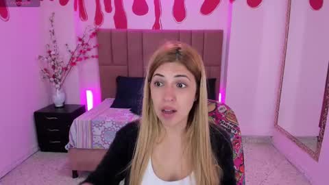 Snapshot of evaloviaa_ chatting on 03-11-25, 01:23 Eva online show from 03-11-25, 01:23