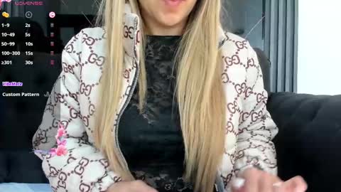 Snapshot of evaloviaa_ chatting on 09-27-25, 02:22 Eva online show from 09-27-25, 02:22