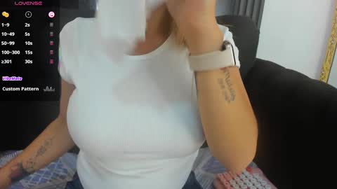 Snapshot of evaloviaa_ chatting on 09-30-25, 01:38 Eva online show from 09-30-25, 01:38