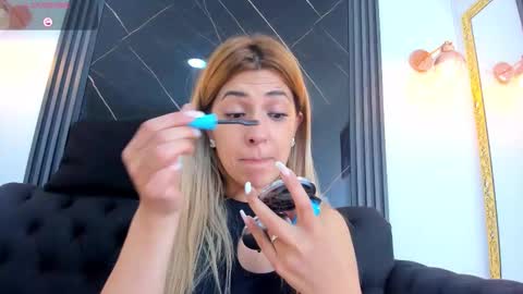 Snapshot of evaloviaa_ chatting on 10-07-25, 02:58 Eva online show from 10-07-25, 02:58