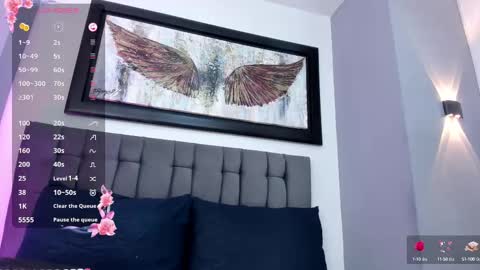 Snapshot of evaloviaa_ chatting on 10-11-25, 02:15 Eva online show from 10-11-25, 02:15