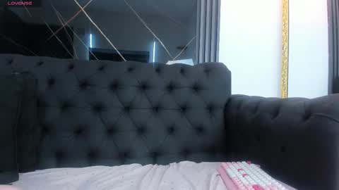 Snapshot of evaloviaa_ chatting on 10-29-25, 02:19 Eva online show from 10-29-25, 02:19