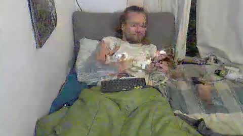 Snapshot of evalsmac chatting on 02-15-26, 09:44 Han online show from 02-15-26, 09:44