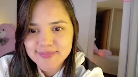 Snapshot of evaluna14 chatting on 01-10-26, 04:25 Eva online show from 01-10-26, 04:25