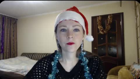 Snapshot of evangeline06 chatting on 12-25-24, 08:40 YourMistress online show from 12-25-24, 08:40