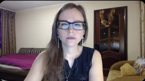 Snapshot of evangeline06 chatting on 12-26-24, 08:39 YourMistress online show from 12-26-24, 08:39