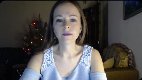 Snapshot of evangeline06 chatting on 12-28-24, 09:31 YourMistress online show from 12-28-24, 09:31