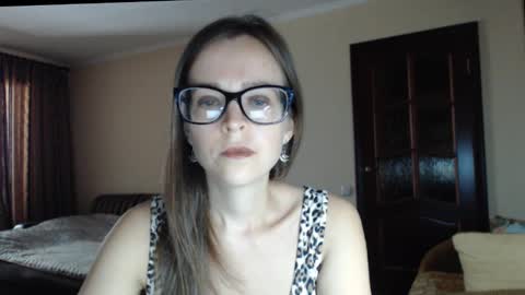 Snapshot of evangeline06 chatting on 09-09-25, 08:47 YourMistress online show from 09-09-25, 08:47