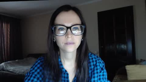 Snapshot of evangeline06 chatting on 10-15-25, 08:58 YourMistress online show from 10-15-25, 08:58