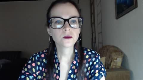 Snapshot of evangeline06 chatting on 10-24-25, 09:06 YourMistress online show from 10-24-25, 09:06