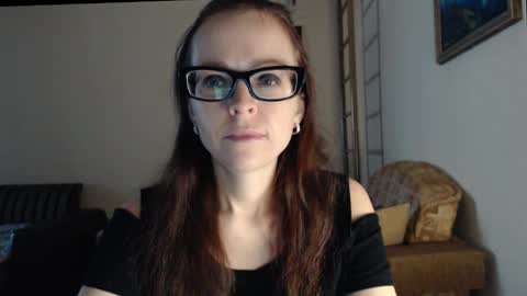 Snapshot of evangeline06 chatting on 12-15-25, 09:57 YourMistress online show from 12-15-25, 09:57