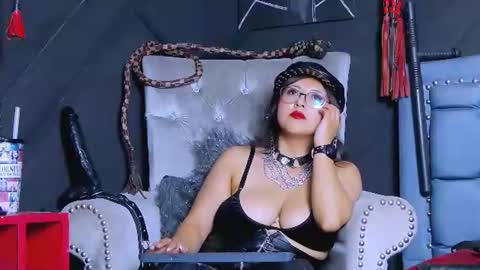 Miss Evangeline    online show from 06-25-26, 12:54