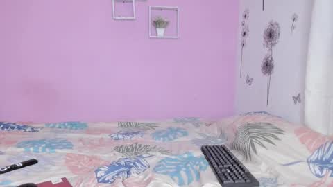 Snapshot of evangeline_mos chatting on 12-16-25, 06:40 evangeline_mos online show from 12-16-25, 06:40