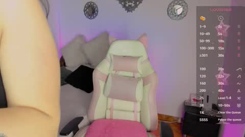 Snapshot of evans_hailey_15 chatting on 11-28-25, 05:32 hailey online show from 11-28-25, 05:32