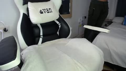 Evan online show from 01-04-25, 11:22