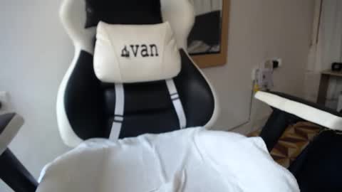 Evan online show from 01-12-25, 08:25